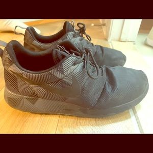 Nike roshe size 10